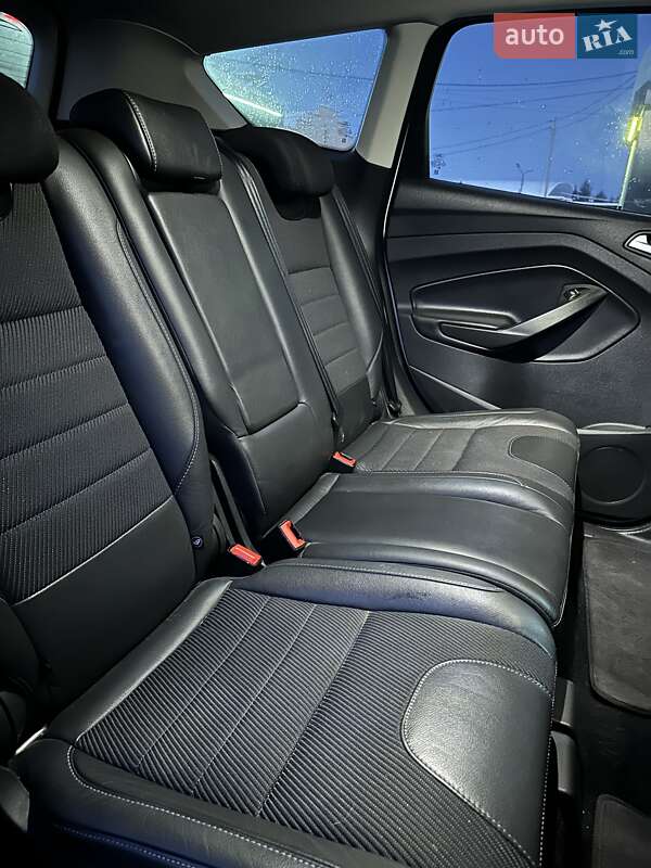 Внедорожник / Кроссовер Ford Kuga 2017 в Львове