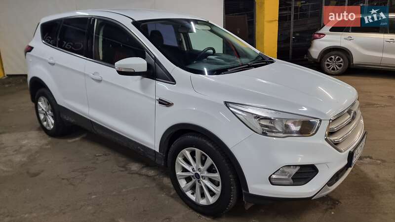 Позашляховик / Кросовер Ford Kuga 2019 в Києві