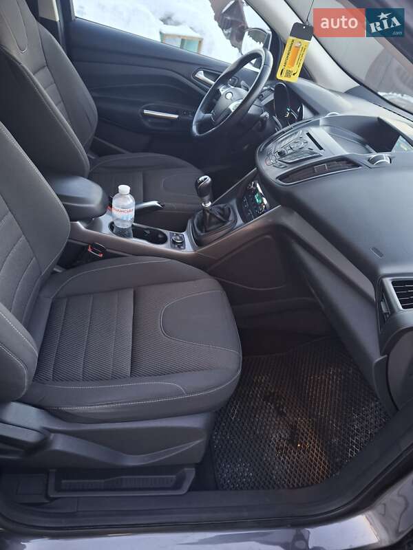 Внедорожник / Кроссовер Ford Kuga 2016 в Ивано-Франковске