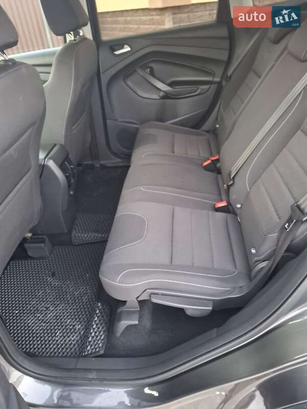 Внедорожник / Кроссовер Ford Kuga 2016 в Ивано-Франковске