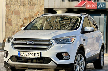Позашляховик / Кросовер Ford Kuga 2016 в Києві