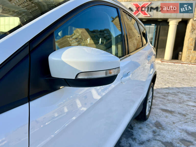 Позашляховик / Кросовер Ford Kuga 2016 в Києві