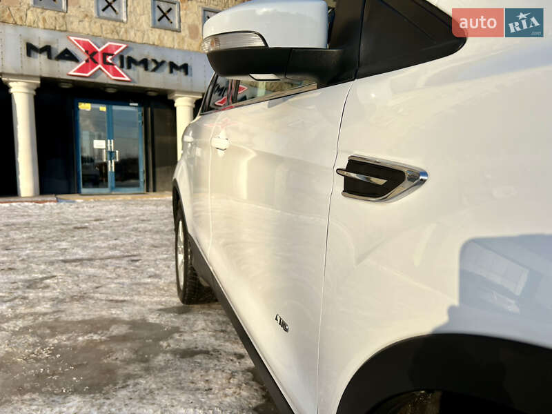 Позашляховик / Кросовер Ford Kuga 2016 в Києві