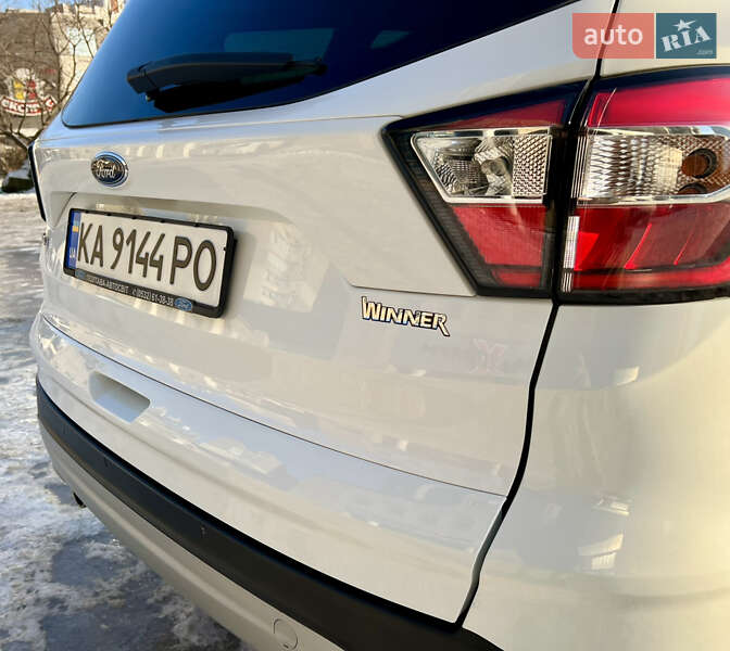 Позашляховик / Кросовер Ford Kuga 2016 в Києві