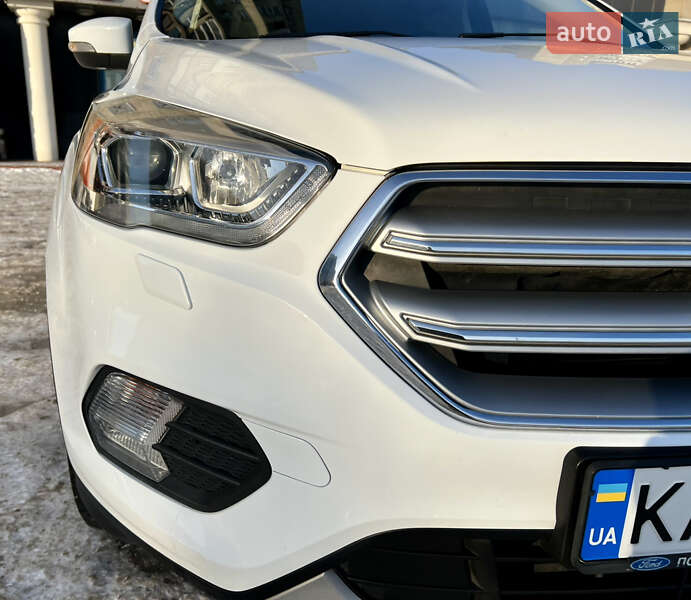 Позашляховик / Кросовер Ford Kuga 2016 в Києві