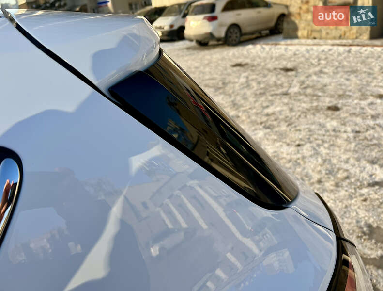 Позашляховик / Кросовер Ford Kuga 2016 в Києві