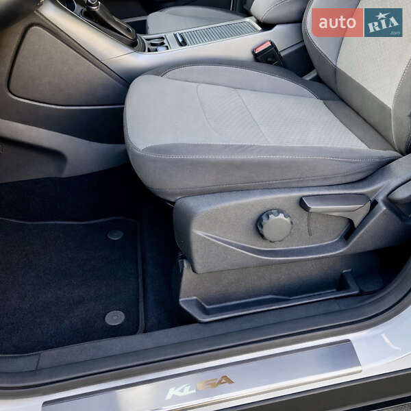 Позашляховик / Кросовер Ford Kuga 2016 в Києві