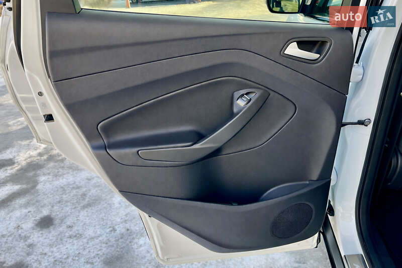 Позашляховик / Кросовер Ford Kuga 2016 в Києві