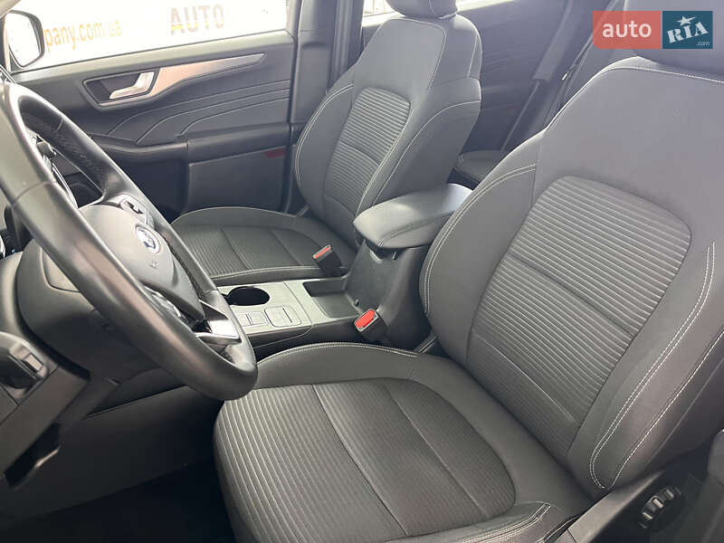 Позашляховик / Кросовер Ford Kuga 2021 в Львові