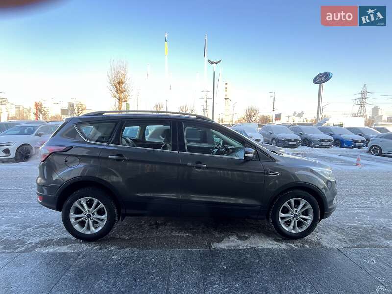 Позашляховик / Кросовер Ford Kuga 2019 в Києві