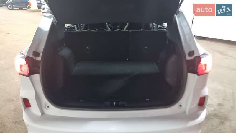 Позашляховик / Кросовер Ford Kuga 2021 в Києві