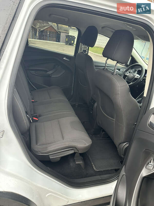 Позашляховик / Кросовер Ford Kuga 2016 в Миколаєві