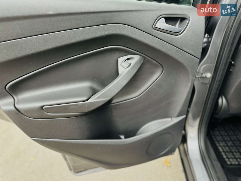 Позашляховик / Кросовер Ford Kuga 2013 в Києві