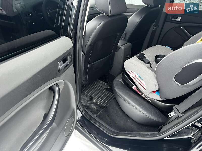 Внедорожник / Кроссовер Ford Kuga 2011 в Стрые