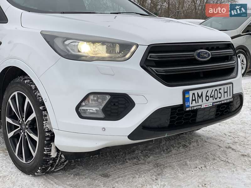 Внедорожник / Кроссовер Ford Kuga 2017 в Бердичеве