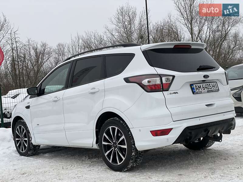 Внедорожник / Кроссовер Ford Kuga 2017 в Бердичеве