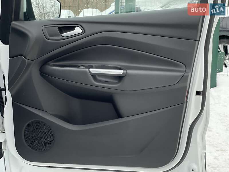 Внедорожник / Кроссовер Ford Kuga 2017 в Бердичеве