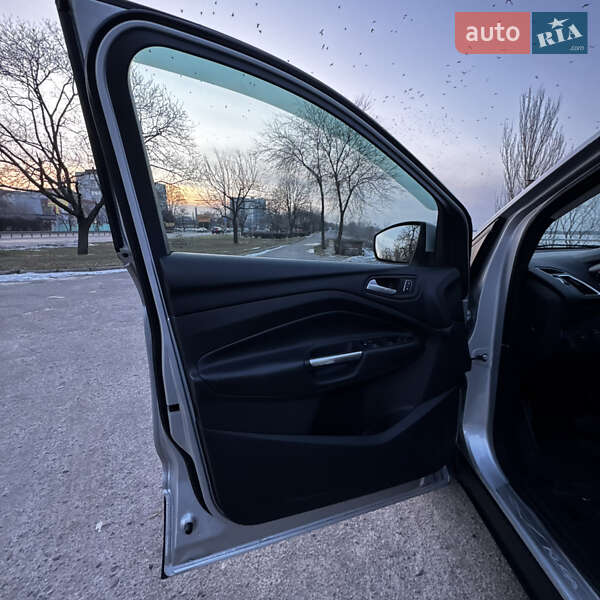 Позашляховик / Кросовер Ford Kuga 2019 в Дніпрі