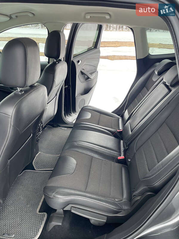 Позашляховик / Кросовер Ford Kuga 2015 в Сумах