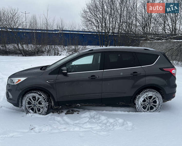 Позашляховик / Кросовер Ford Kuga 2016 в Києві