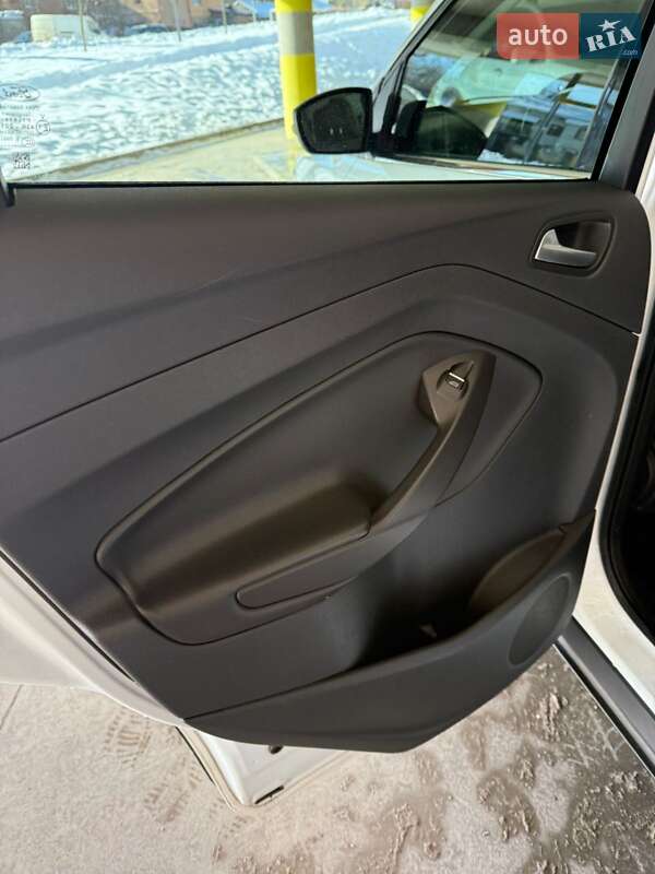 Внедорожник / Кроссовер Ford Kuga 2016 в Львове