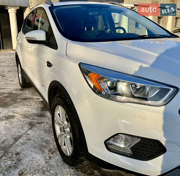 Внедорожник / Кроссовер Ford Kuga 2016 в Киеве фото 11 Внедорожник / Кроссовер Ford Kuga 2016 в Киеве