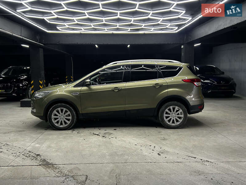 Позашляховик / Кросовер Ford Kuga 2014 в Чернівцях