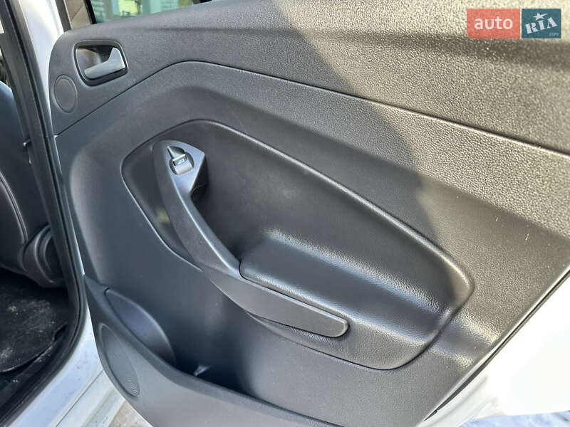 Внедорожник / Кроссовер Ford Kuga 2015 в Львове фото 49 Внедорожник / Кроссовер Ford Kuga 2015 в Львове