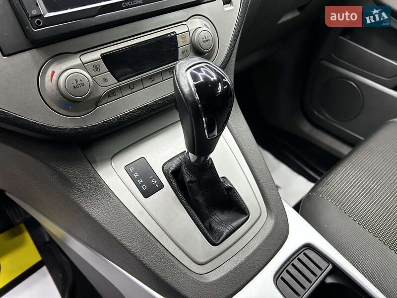 Внедорожник / Кроссовер Ford Kuga 2012 в Черновцах