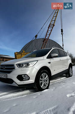 Внедорожник / Кроссовер Ford Kuga 2017 в Виннице