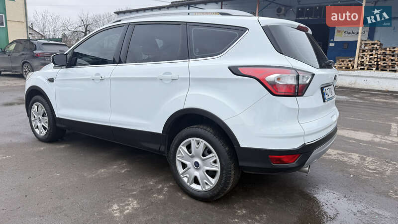 Позашляховик / Кросовер Ford Kuga 2019 в Луцьку