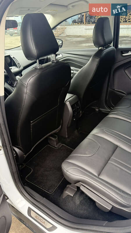 Позашляховик / Кросовер Ford Kuga 2019 в Луцьку