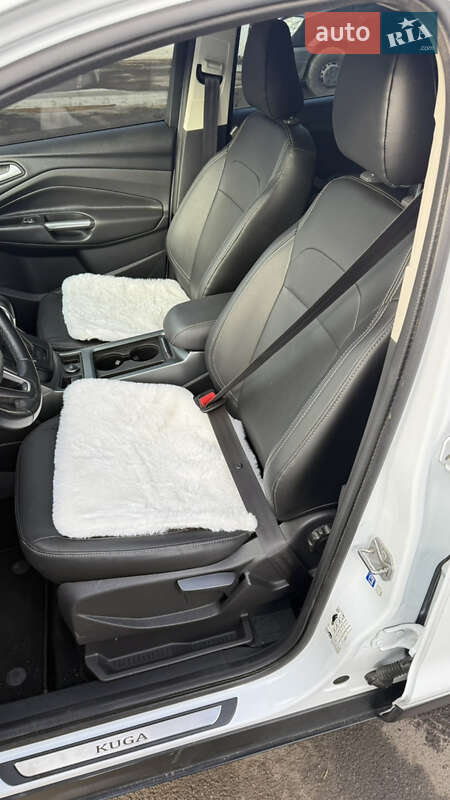 Позашляховик / Кросовер Ford Kuga 2019 в Луцьку