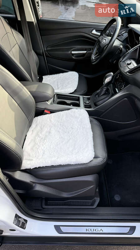 Позашляховик / Кросовер Ford Kuga 2019 в Луцьку