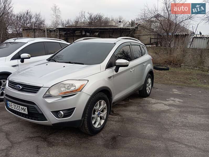 Внедорожник / Кроссовер Ford Kuga 2011 в Першотравенске