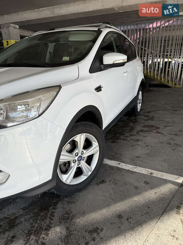 Позашляховик / Кросовер Ford Kuga 2016 в Львові