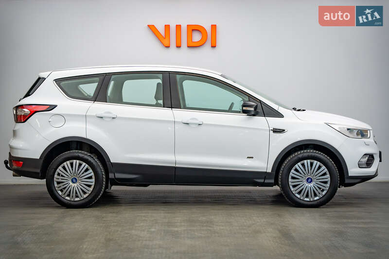 Внедорожник / Кроссовер Ford Kuga 2017 в Киеве