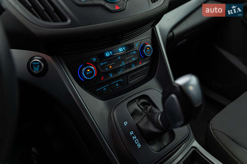 Внедорожник / Кроссовер Ford Kuga 2017 в Киеве