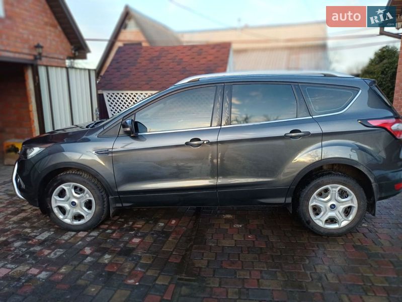Внедорожник / Кроссовер Ford Kuga 2018 в Зенькове