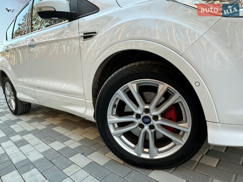 Внедорожник / Кроссовер Ford Kuga 2015 в Львове