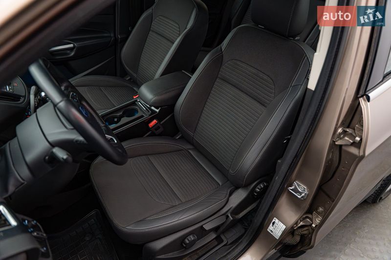 Позашляховик / Кросовер Ford Kuga 2019 в Києві