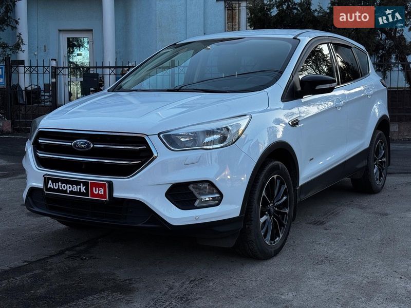 Внедорожник / Кроссовер Ford Kuga 2017 в Киеве