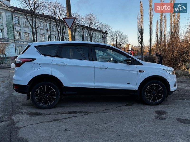 Внедорожник / Кроссовер Ford Kuga 2017 в Киеве