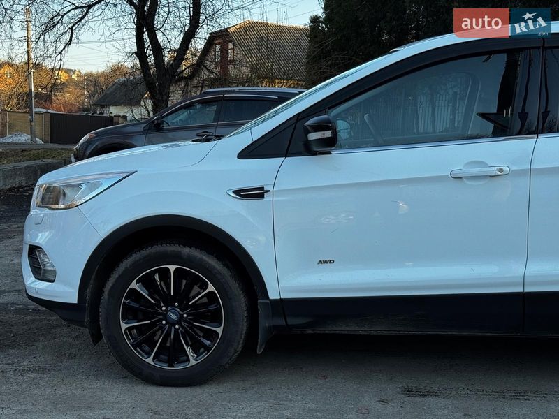 Внедорожник / Кроссовер Ford Kuga 2017 в Киеве