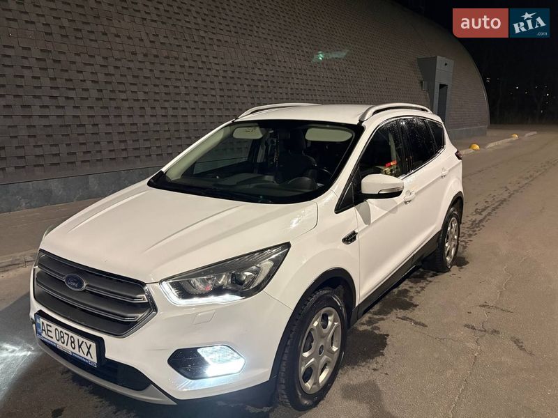 Позашляховик / Кросовер Ford Kuga 2019 в Дніпрі