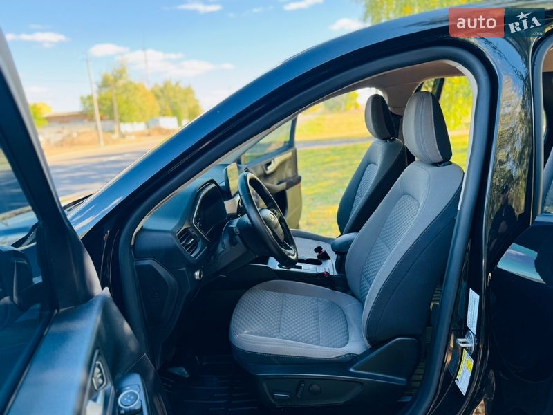 Внедорожник / Кроссовер Ford Kuga 2021 в Лохвице