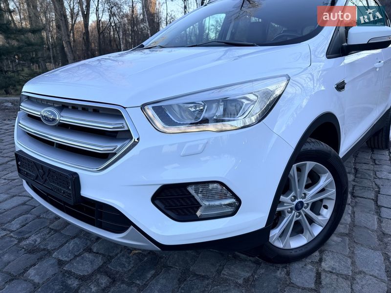 Позашляховик / Кросовер Ford Kuga 2019 в Києві