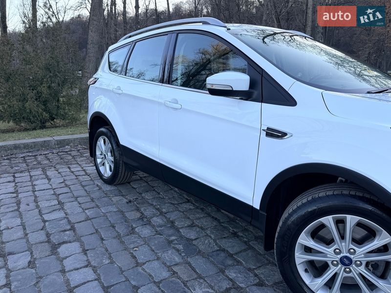 Позашляховик / Кросовер Ford Kuga 2019 в Києві