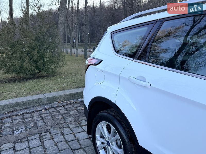 Позашляховик / Кросовер Ford Kuga 2019 в Києві