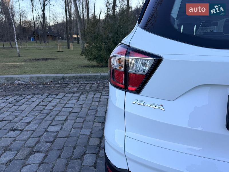 Позашляховик / Кросовер Ford Kuga 2019 в Києві